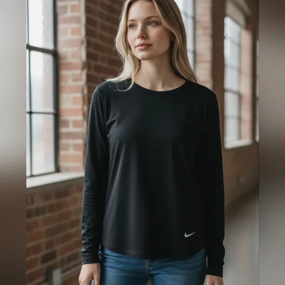 Nike Black Long Sleeve Crewneck Top - NWT (LS26) - Picture 2 of 13